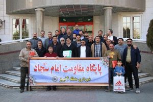 کارکنان منطقه ۴ شهرداری تبریز به مناسبت هفته بسیج به میدان رقابت طناب‌کشی رفتند