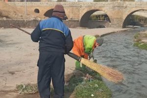 تنظیف و پاکسازی مهرانه‌رود در منطقه ۸ تبریز