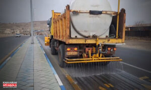 اجرای عملیات پیش‌پاشش محلول یخ‌زدا در معابر شهرداری منطقه ۹