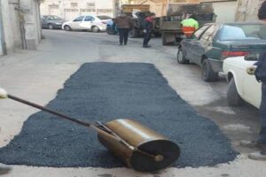 لکه‌گیری معابر منطقه ۸ تبریز با اجرای ۹ تن آسفالت
