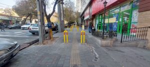 نصب ۴۵ مانع ترافیکی فلزی در خیابان شمس تبریزی توسط شهرداری منطقه ۱۰