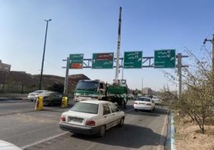 نصب چهارمین تابلوی دروازه‌ای راهنمای مسیر در اتوبان پاسداران تبریز