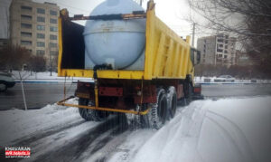 برف‌روبی و یخ‌زدایی گسترده در منطقه ۹ تبریز برای ایمن‌سازی معابر و مدارس