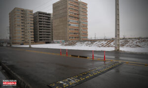 نصب سرعت‌کاه پلاستیکی برای افزایش ایمنی در خیابان‌های پرتردد منطقه ۹