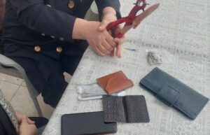 فرهنگسرای شهید بهشتی منطقه ۸ میزبان کارگاه رایگان چرم‌دوزی شد