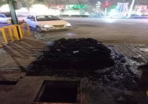 اجرای شبانه‌روزی طرح «خدمات محله‌ای»: شستشو و لایروبی کامل کانال‌های منطقه ۸ برای پیشگیری از بوی نامطبوع