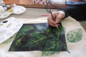 برگزاری دوره آموزشی «طراحی روی پارچه» در فرهنگسرای تربیت توسط شهرداری منطقه ۸