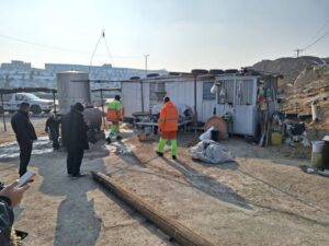 حذف زواید بصری در قطعات خالی اتوبان شهید کسایی توسط معاونت محیط زیست و خدمات شهری شهرداری منطقه ۷