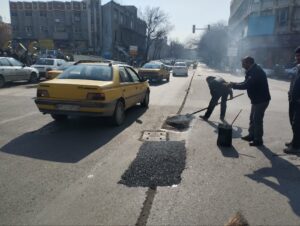 اجرای ۲۵ تن لکه‌گیری آسفالت در معابر منطقه ۸ تبریز