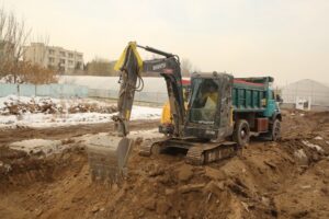 آغاز عملیات خاکبرداری بازارچه محلی در خیابان نیلوفر اول کوی شلاله