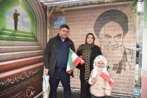 برپایی ایستگاه رایگان عکاسی در میدان ساعت همزمان با راهپیمایی ۲۲ بهمن