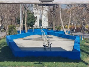 رنگ‌آمیزی و آماده‌سازی آبنماهای منطقه ۸ برای استقبال از بهار