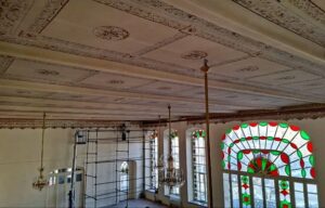 احیای دیوارنگاره‌های سنتی تالار تشریفات عمارت تاریخی ساعت