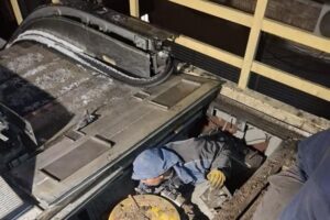 آغاز دمونتاژ پله‌برقی‌های مستهلک در عابرگذر دارایی