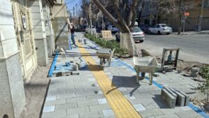 اجرای سنگفرش پیاده‌روهای خیابان باغشمال با تداوم فعالیت‌های عمرانی