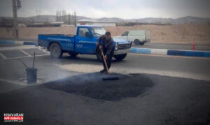 لکه‌گیری آسفالت سه‌راهی زرنق در منطقه ۹ تبریز انجام شد