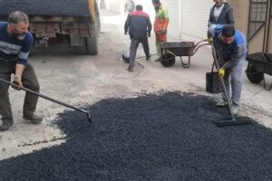 اجرای ۲۵ تن لکه‌گیری آسفالت در معابر مرکزی منطقه ۸ تبریز