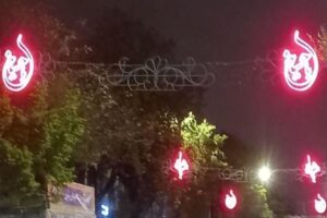 نصب سازه‌های نوری مزین به نام‌های اهل‌بیت(ع) بر فراز خیابان امام خمینی(ره) توسط شهرداری منطقه ۸