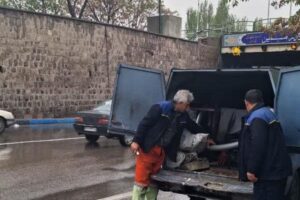 آماده‌باش نیروهای خدمات شهری منطقه ۸ برای جلوگیری از آب‌گرفتگی معابر
