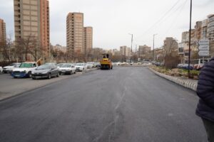 تداوم آسفالت‌ریزی بلوار آیت‌الله ملکی توسط شهرداری منطقه ۲