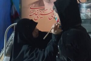 برپایی ایستگاه فرهنگی شهرداری منطقه ۸ تبریز در میدان ساعت به مناسبت اربعین رهبر شهید انقلاب اسلامی