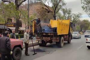 لکه‌گیری و آسفالت‌ریزی ۳۰ تنی در خیابان امام خمینی و بلوار جمهوری اسلامی