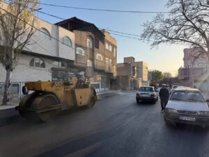 اجرای عملیات جدول‌گذاری و آسفالت‌ریزی خیابان شهید واعظ قراملک