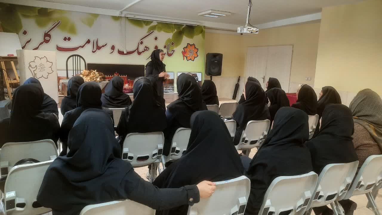 برگزاری کارگاه آموزشی «مشارکت زنان در پیشگیری از آسیبهای فردی و اجتماعی» در فرهنگسرای گلریز منطقه ۲ برگزاری کارگاه آموزشی «مشارکت زنان در پیشگیری از آسیبهای فردی و اجتماعی» در فرهنگسرای گلریز منطقه ۲